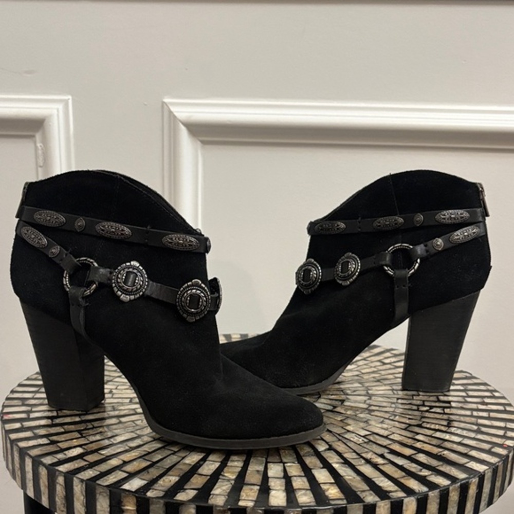 Reba Black Heeled Boots with Decorative Straps- GUC